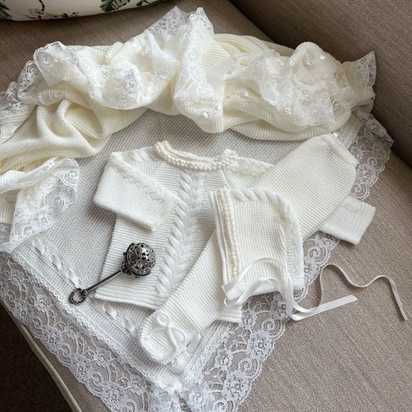 Elegant White Baby Knit Set